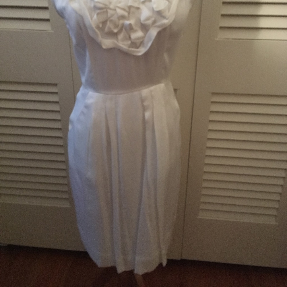 sleeveless white dress